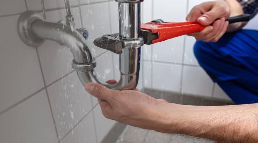Expert burst pipe repair services in Raymond, IL